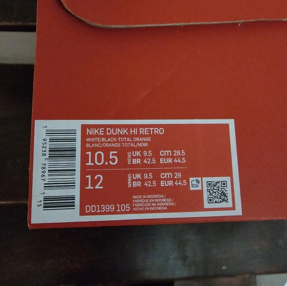 I'm selling my Nike Panda dunk highs - Picture 5 of 5